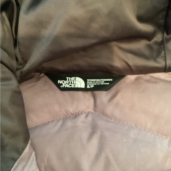 GUC NorthFace puffer coat. - Picture 3 of 9
